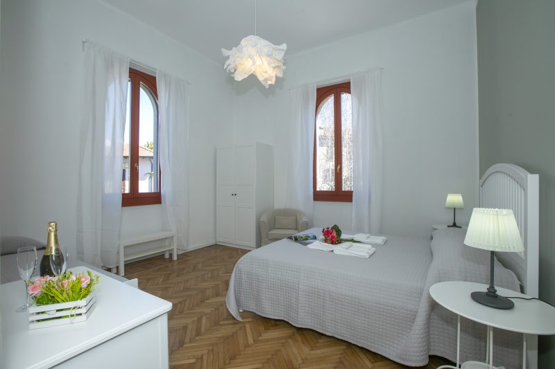 Residenza Gardenia - Lake View Balcony Apartment in Luino Center