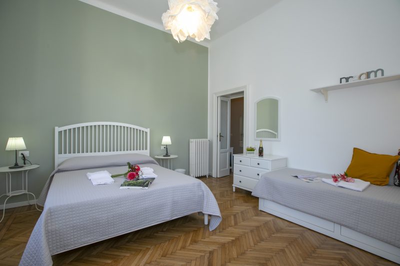 Residenza Gardenia - Lake View Balcony Apartment in Luino Center