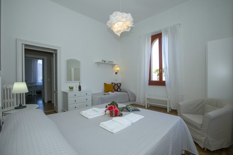 Residenza Gardenia - Lake View Balcony Apartment in Luino Center
