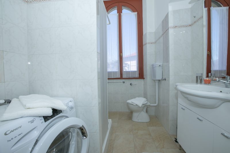 Residenza Gardenia - Lake View Balcony Apartment in Luino Center