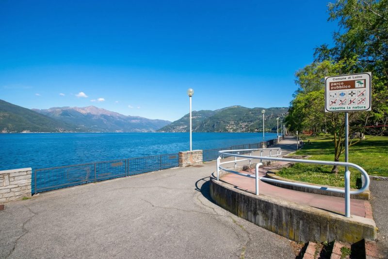 Residenza Gardenia - Lake View Balcony Apartment in Luino Center