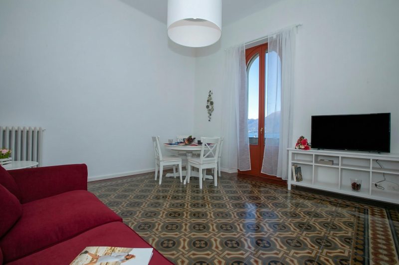 Residenza Gardenia - Lake View Balcony Apartment in Luino Center