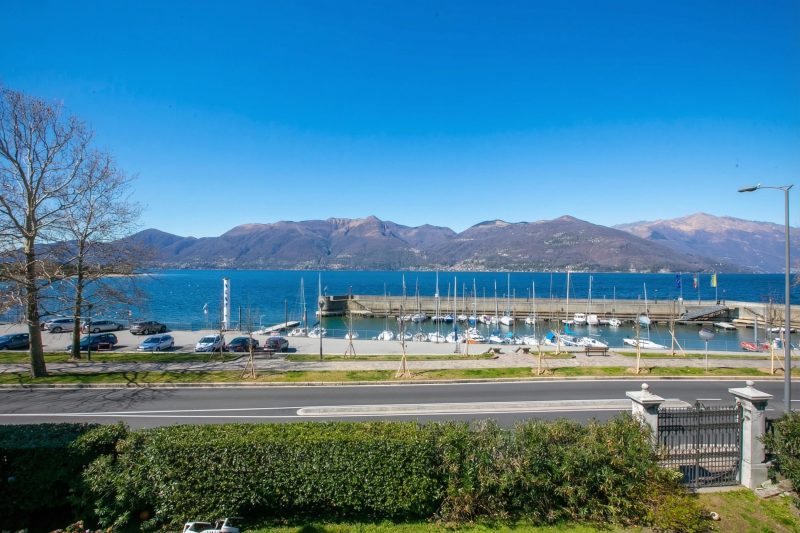 Residenza Gardenia - Lake View Balcony Apartment in Luino Center