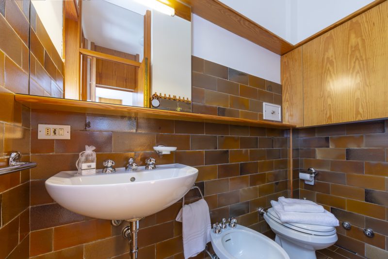 Sunset in Ranco: Lakeview Townhouse with Private Garden