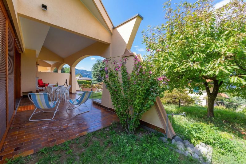 Sunset in Ranco: Lakeview Townhouse with Private Garden