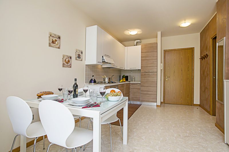 Casa Kristall Lago - Walk to Lake 1BR Apt. 2 Pools, Sleeps 4