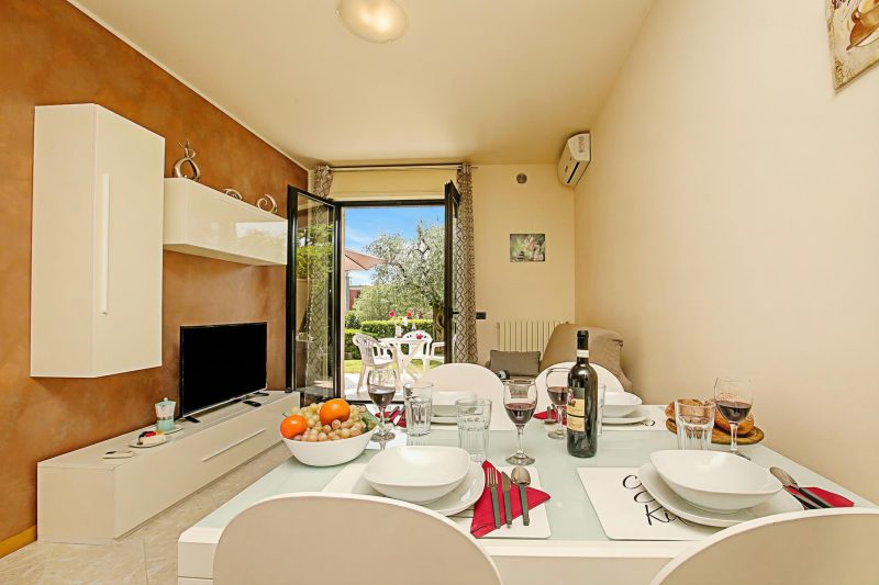 Casa Kristall Lago - Walk to Lake 1BR Apt. 2 Pools, Sleeps 4