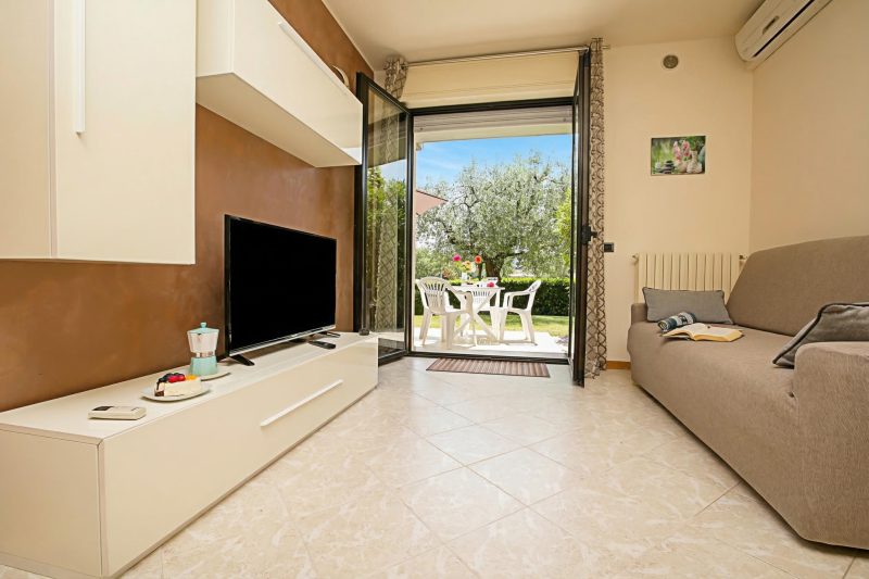 Casa Kristall Lago - Walk to Lake 1BR Apt. 2 Pools, Sleeps 4