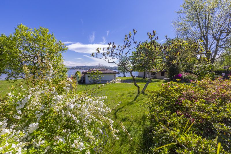 Villa Martine Au Bord Du Lac with Garden