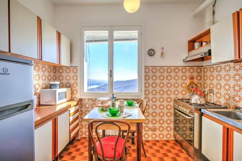 Nicoletta's Lake View with Balcony in Stresa