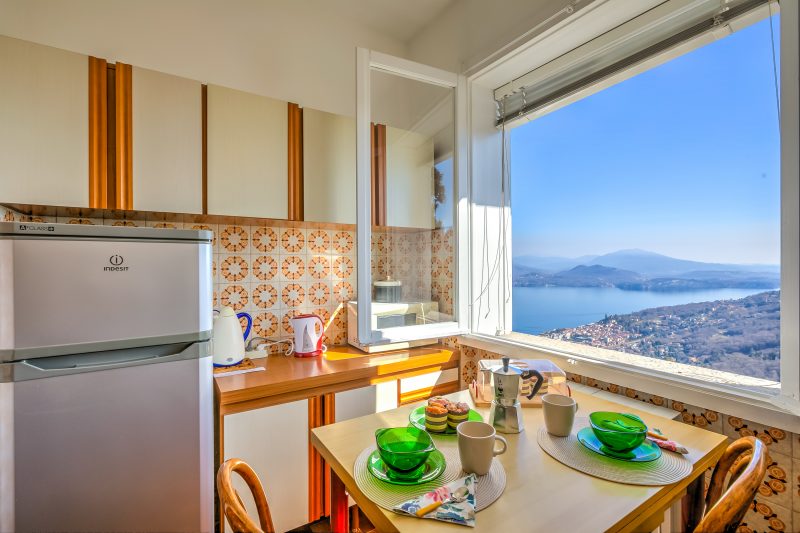 Nicoletta's Lake View with Balcony in Stresa