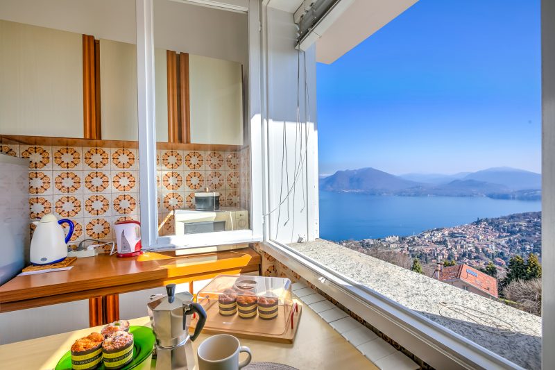 Nicoletta's Lake View with Balcony in Stresa
