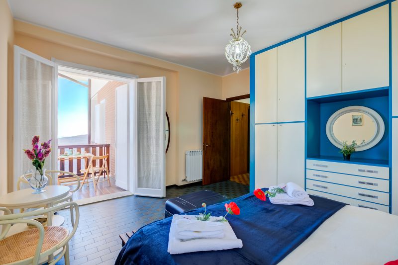 Nicoletta's Lake View with Balcony in Stresa