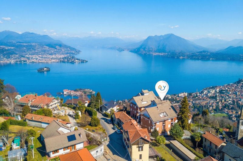 Nicoletta's Lake View with Balcony in Stresa