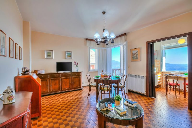 Nicoletta's Lake View with Balcony in Stresa