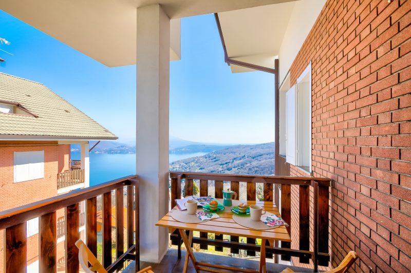 Nicoletta's Lake View with Balcony in Stresa