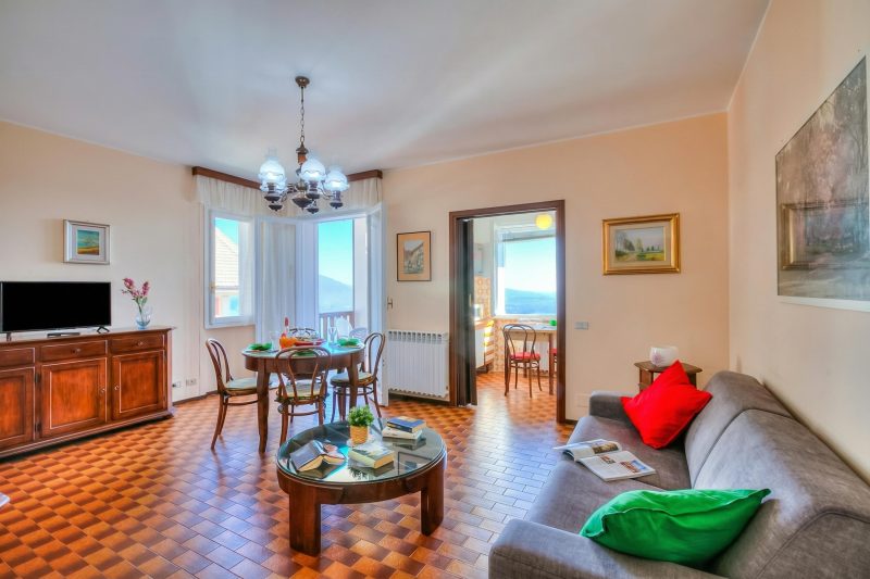Nicoletta's Lake View with Balcony in Stresa
