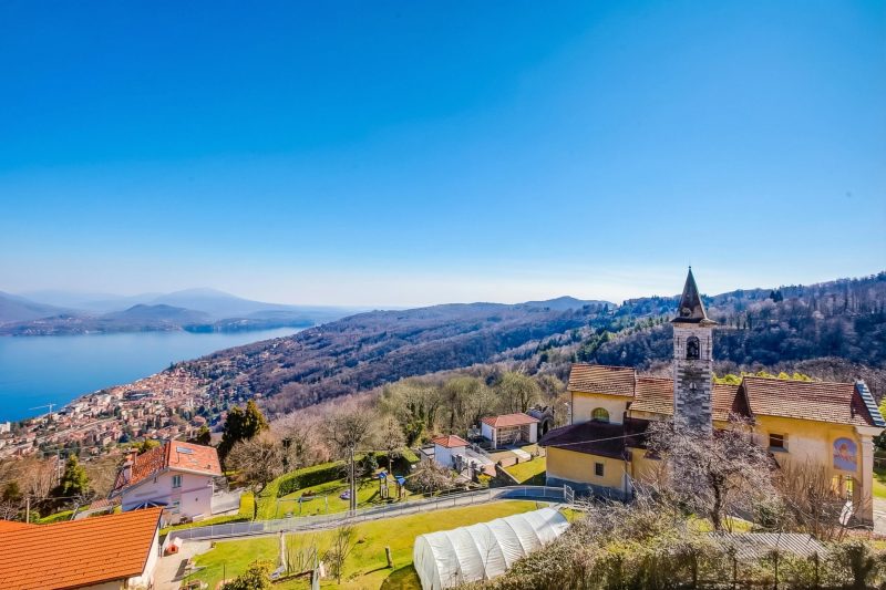 Nicoletta's Lake View with Balcony in Stresa