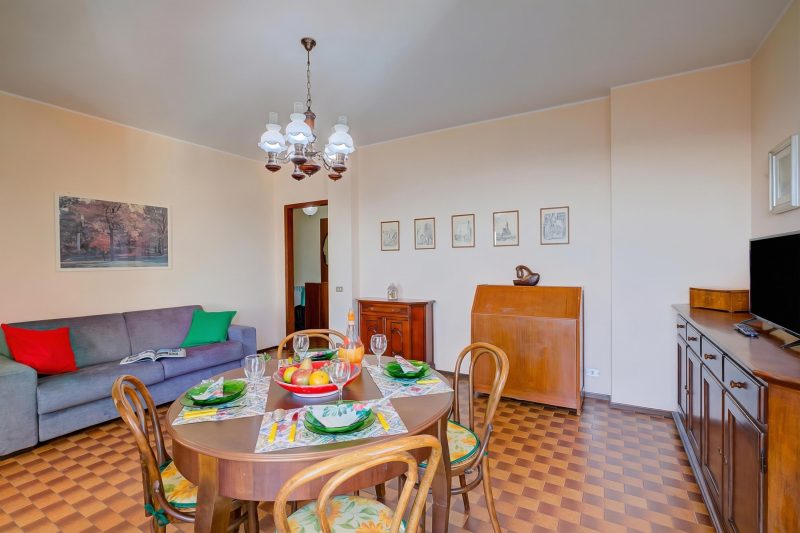 Nicoletta's Lake View with Balcony in Stresa