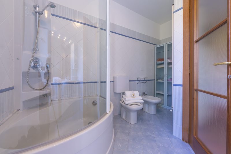 La Casetta Sull'Albero - with Balcony, Garden & Parking