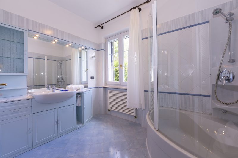 La Casetta Sull'Albero - with Balcony, Garden & Parking