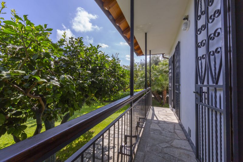 La Casetta Sull'Albero - with Balcony, Garden & Parking