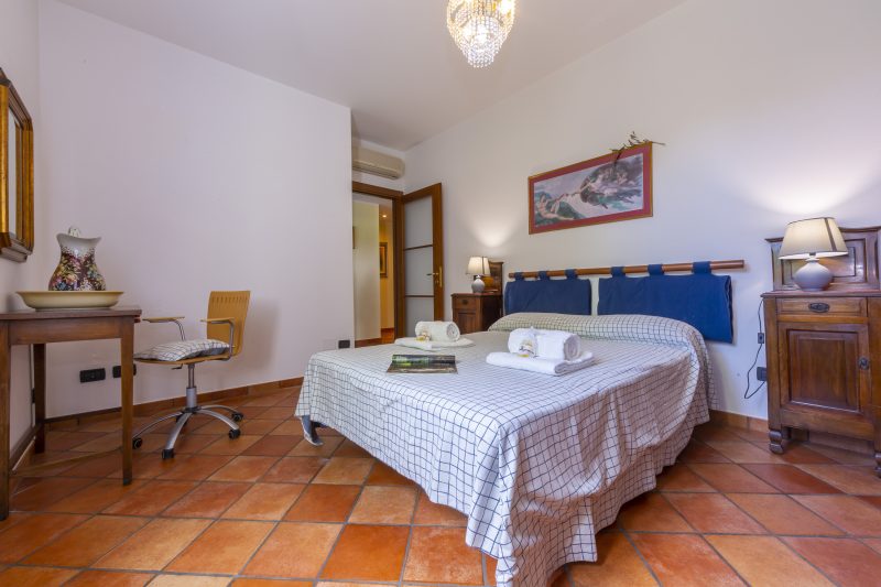La Casetta Sull'Albero - with Balcony, Garden & Parking