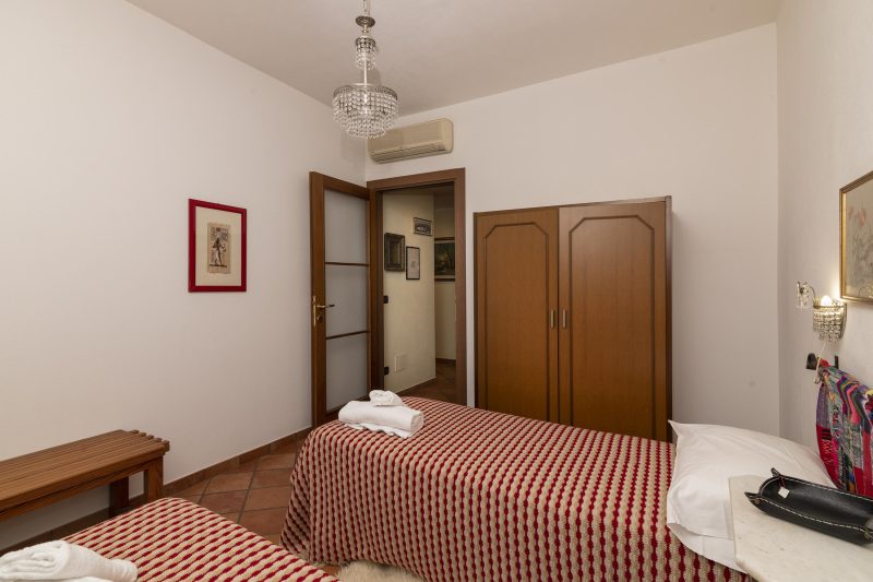La Casetta Sull'Albero - with Balcony, Garden & Parking