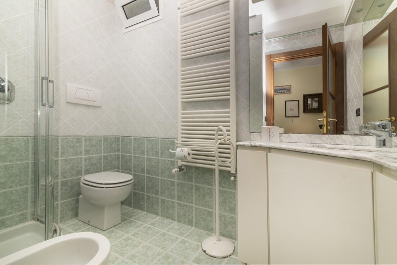 La Casetta Sull'Albero - with Balcony, Garden & Parking