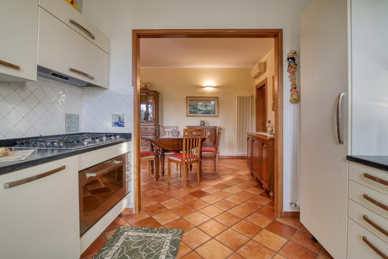 La Casetta Sull'Albero - with Balcony, Garden & Parking