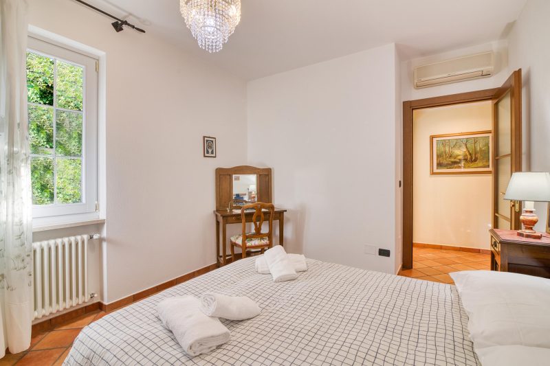 La Casetta Sull'Albero - with Balcony, Garden & Parking