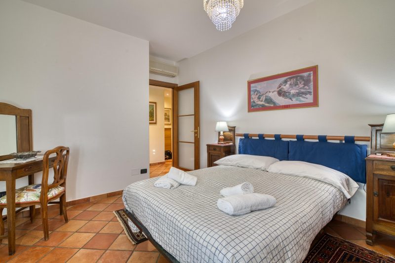 La Casetta Sull'Albero - with Balcony, Garden & Parking