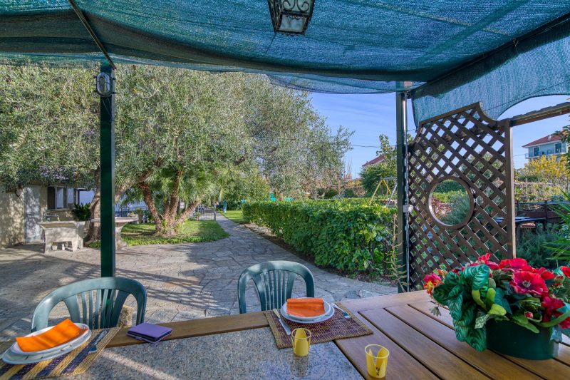 La Casetta Sull'Albero - with Balcony, Garden & Parking
