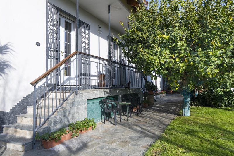 La Casetta Sull'Albero - with Balcony, Garden & Parking