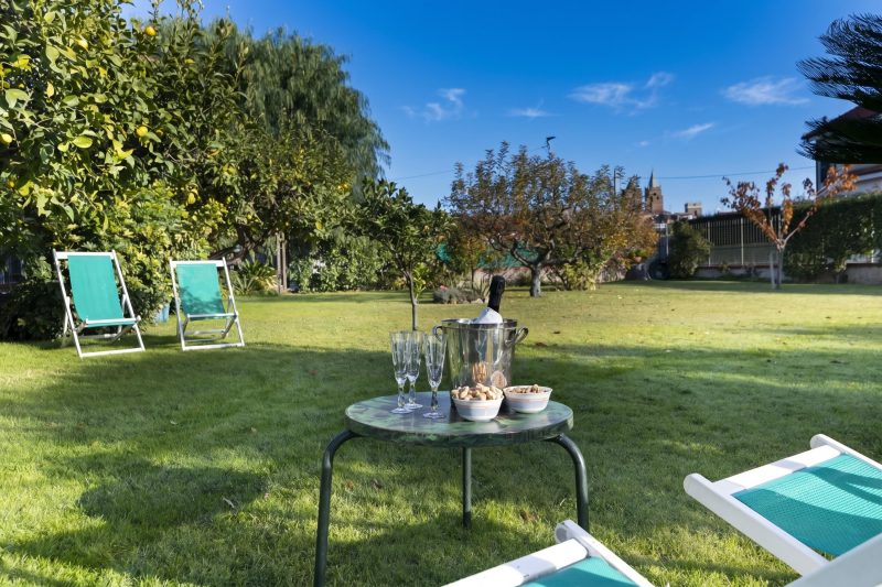 La Casetta Sull'Albero - with Balcony, Garden & Parking
