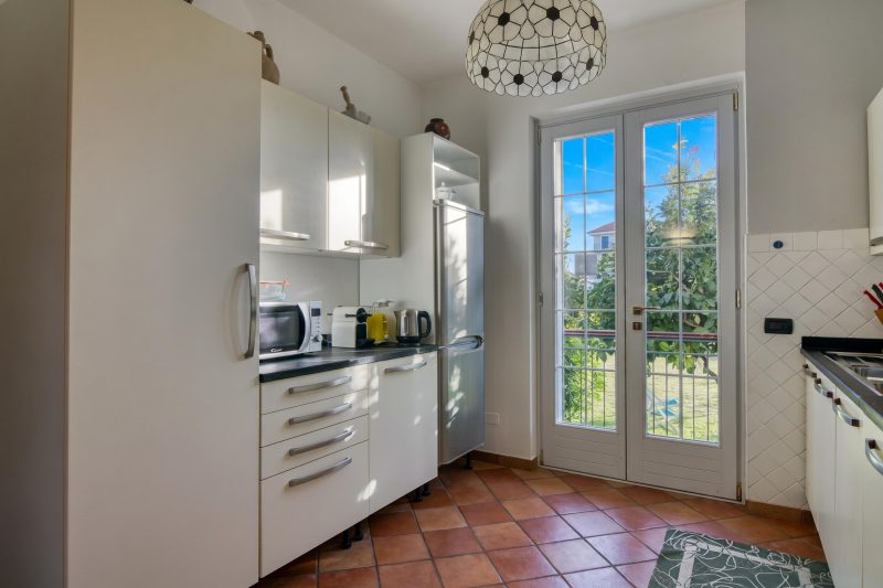 La Casetta Sull'Albero - with Balcony, Garden & Parking