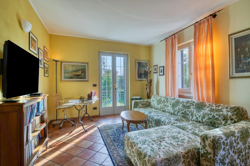 La Casetta Sull'Albero - with Balcony, Garden & Parking