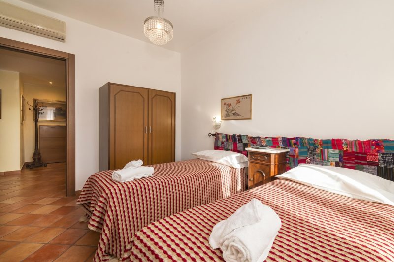 La Casetta Sull'Albero - with Balcony, Garden & Parking
