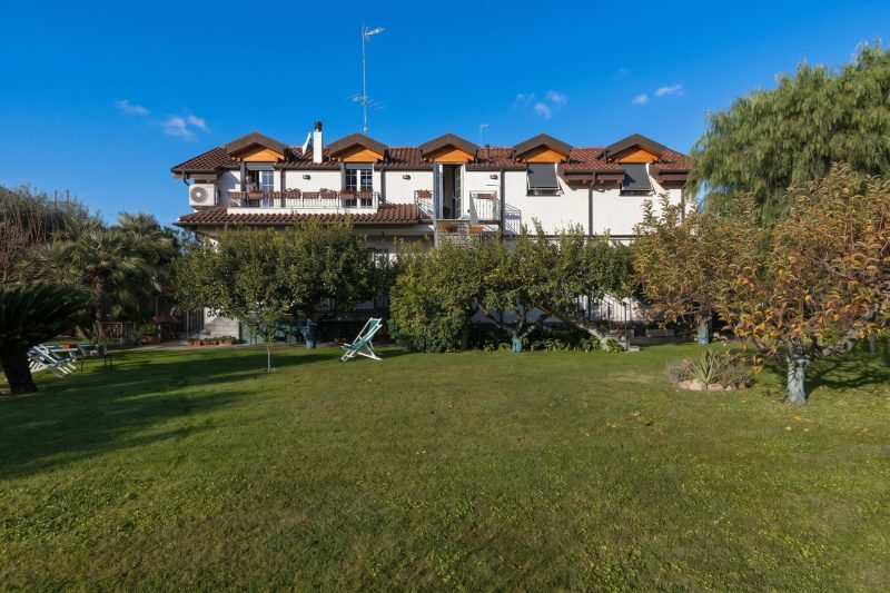 La Casetta Sull'Albero - with Balcony, Garden & Parking