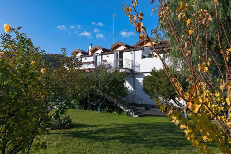 La Casetta Sull'Albero - with Balcony, Garden & Parking