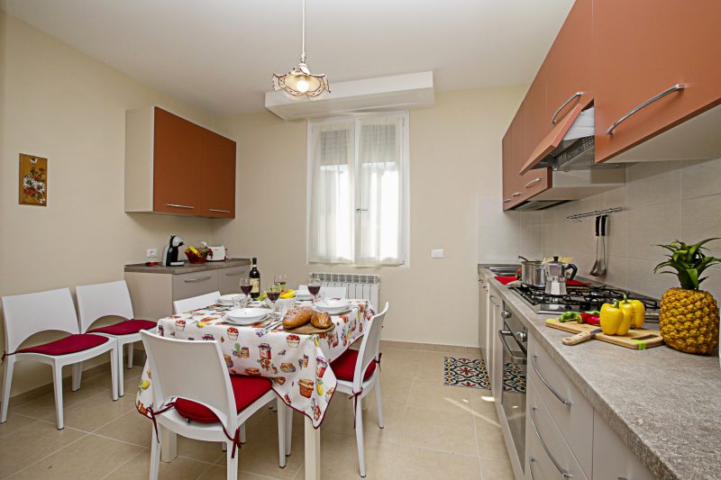Villa Mimosa Near Desenzano Old Town Apt 4 Parking, A/C, WiFi