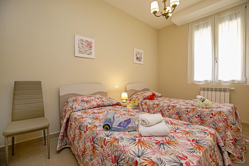 Villa Mimosa Near Desenzano Old Town Apt 4 Parking, A/C, WiFi