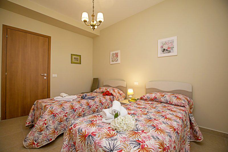 Villa Mimosa Near Desenzano Old Town Apt 4 Parking, A/C, WiFi