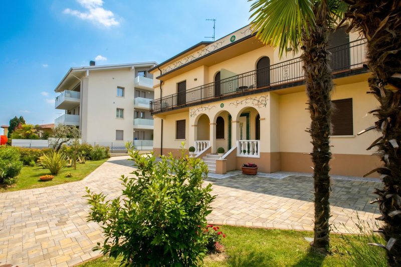 Villa Mimosa Near Desenzano Old Town Apt 4 Parking, A/C, WiFi