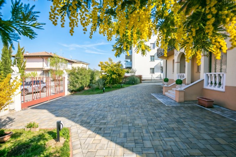 Villa Mimosa Near Desenzano Old Town Apt 4 Parking, A/C, WiFi