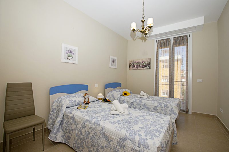 Villa Mimosa Near Desenzano Old Town Apt 5 Parking, A/C, WiFi