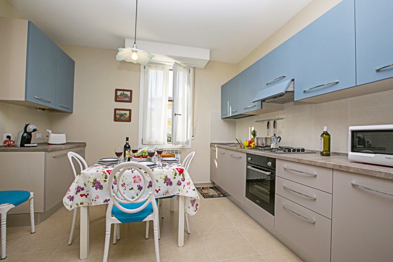 Villa Mimosa Near Desenzano Old Town Apt 5 Parking, A/C, WiFi