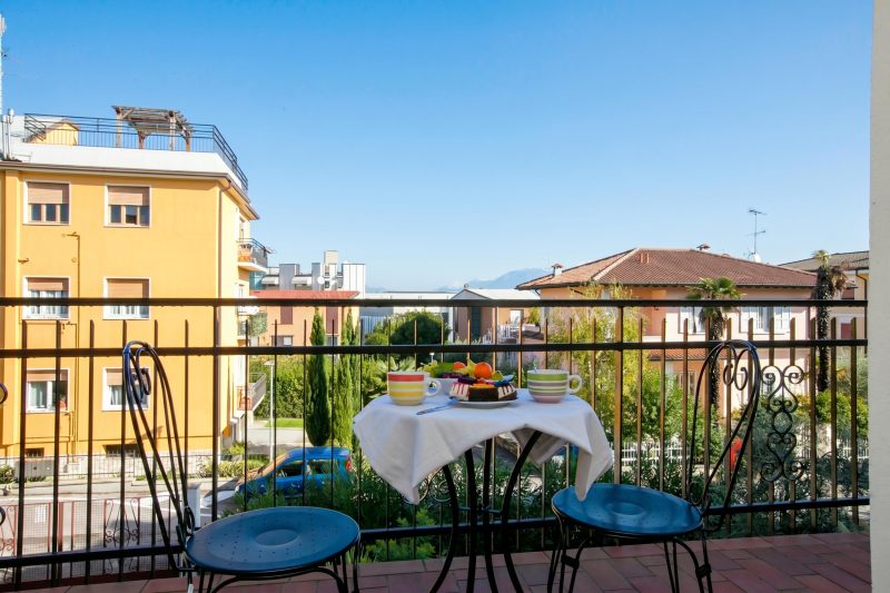 Villa Mimosa Near Desenzano Old Town Apt 5 Parking, A/C, WiFi