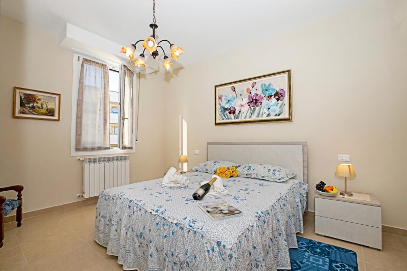 Villa Mimosa Near Desenzano Old Town Apt 5 Parking, A/C, WiFi