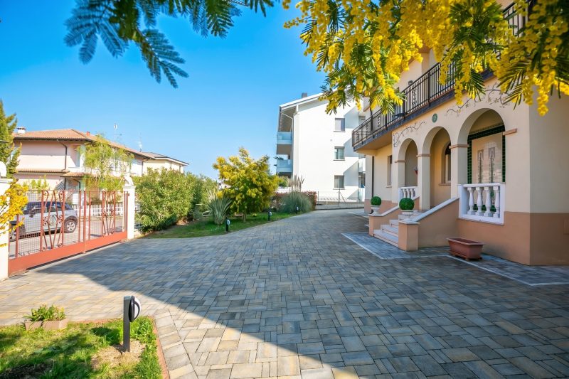 Villa Mimosa Near Desenzano Old Town Apt 5 Parking, A/C, WiFi